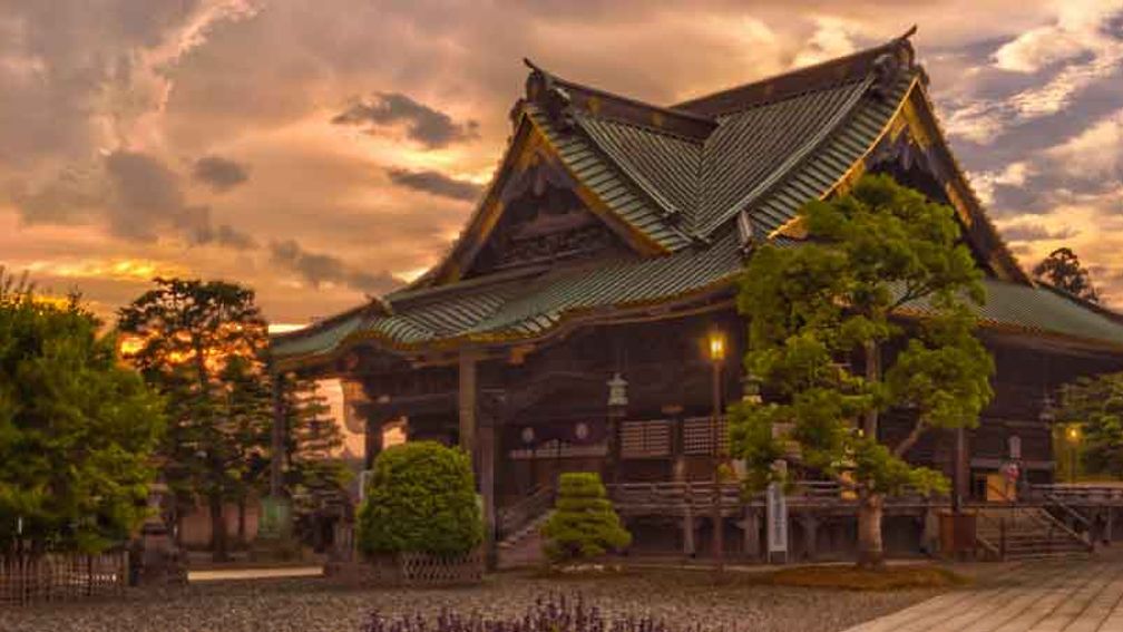 Naritasan Shinshoji Temple is easily accessible from Japan’s Narita Airport. // © 2014 Thinkstock/StefanBear 2