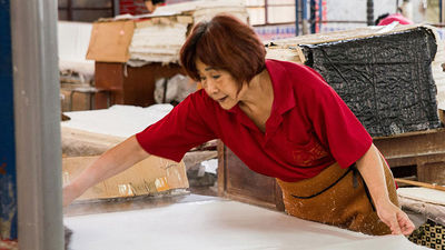 Get inspired by the professionals while making paper in Taiwan.// © 2014 roundTAIWANround 3