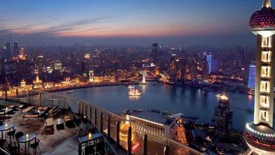 At The Ritz-Carlton Shanghai, Pudong, locals love the view from the popular Flair lounge. // © 2014 The Ritz-Carlton Shanghai, Pudong 3