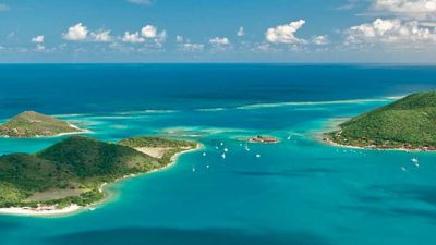 The m/s Paul Gauguin sails through Tahiti and the Society Islands. // © 2014 Hilton Moorea Lagoon Resort & Spa 2