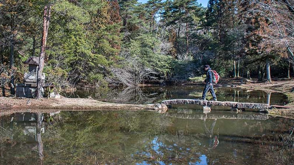 Walk Japan takes visitors on an epic walk through the towns along the Nakasendo highway, a historic inland trail that connects Kyoto to Tokyo. // © 2014 Mark Edward Harris F