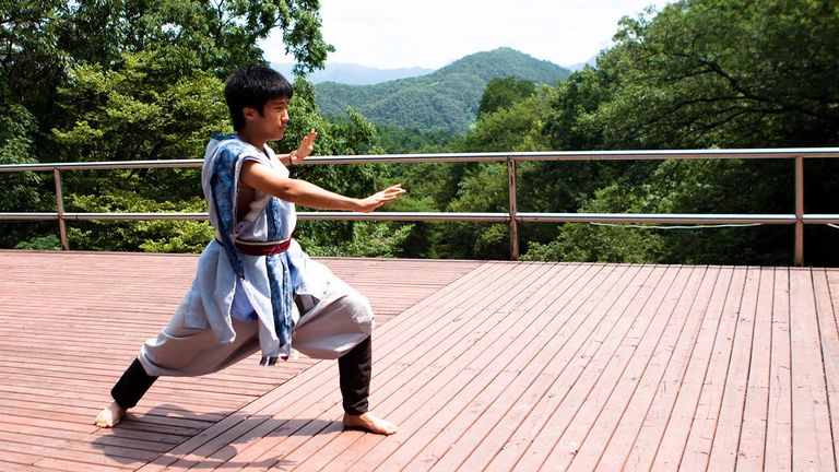 Participants at Golgulsa’s temple stay can learn the martial art of sunmudo