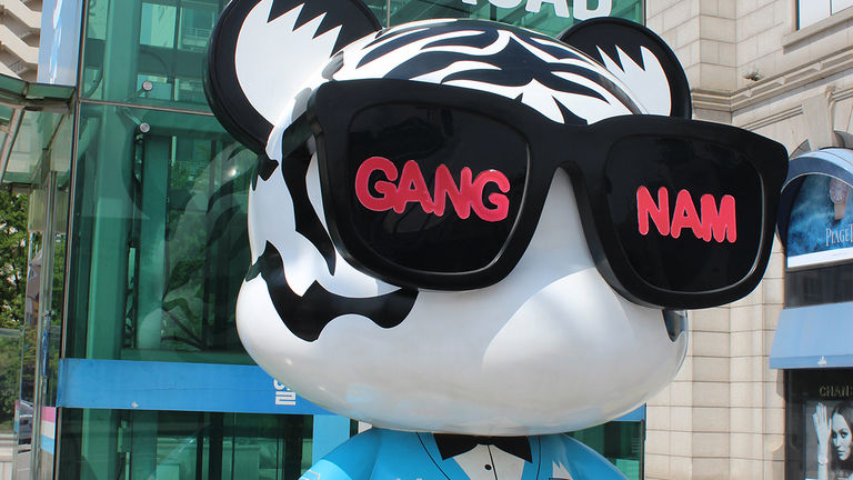 K-Star Road is home to the Gangnamdol (colorful, cartoon-like statues).