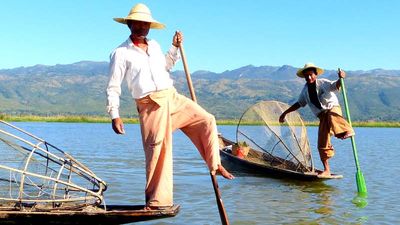Fishermen in Myanmar’s Inle Lake famously row with one foot. // © 2013 Yvonne Horn F