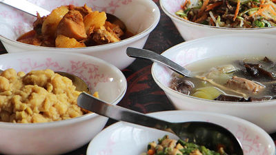 Burmese dishes // © 2016 Adrienne Jordan