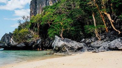 Many advisors believe El Nido, a popular resort town in the Philippines, remains unaffected by the Marawi crisis. // © 2017 Michelle Rae Uy