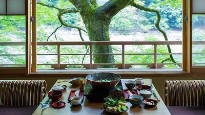 Hoshinoya Kyoto, which opened in 2009, features expansive picture windows. // © 2017 Hoshinoya Kyoto