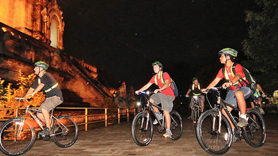 SpiceRoads Cycle Tours features stops at historical sites such as temples. // © 2016 SpiceRoads Cycle Tours