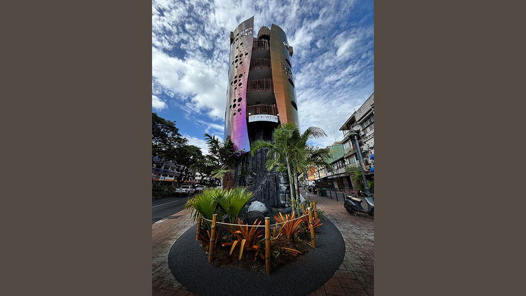 Maitai Express Tahiti is just a short walk from the cruise terminal.