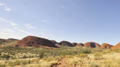 On half-hour or hour-long rides, travelers take in the scenery around Alice Springs, Australia. // © 2014 Thinkstock