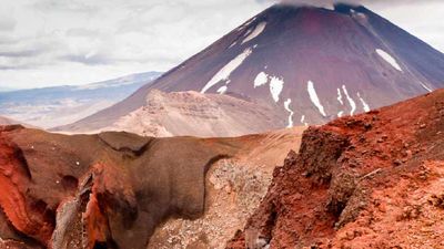 Mount Ngauruhoe, also known as 'Mount Doom' // © 2014 thinkstock 2