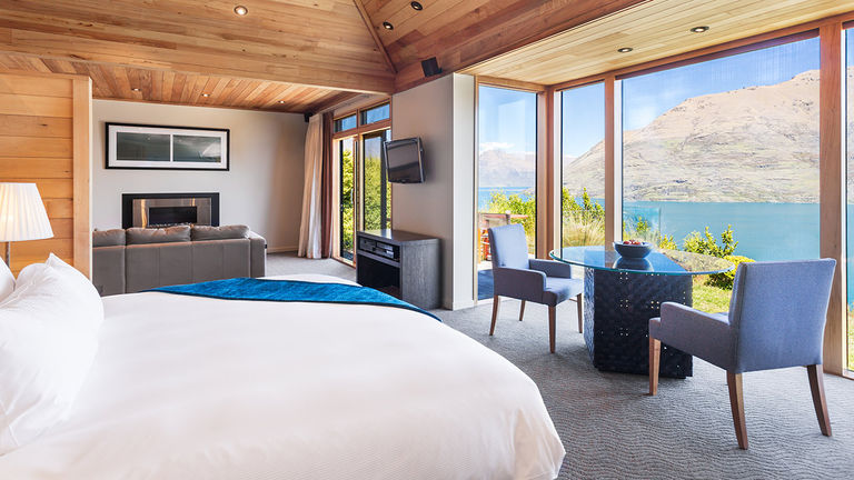Azur Lodge features views of Lake Wakatipu.
