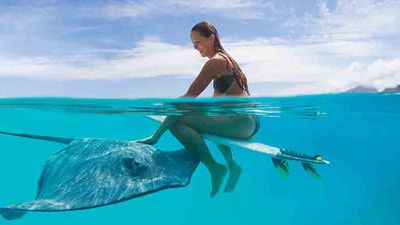 The campaign was made to attract “discerning explorers” looking to experience high-end luxury blended with cultural experiences. // © 2016 Tahiti Tourisme