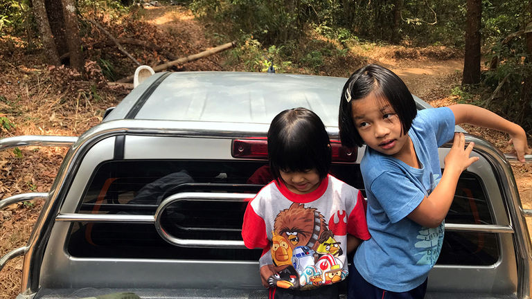 Nadia and Jija, daughters of Nu Hanupongsamartsim, accompanied clients to the family farm.