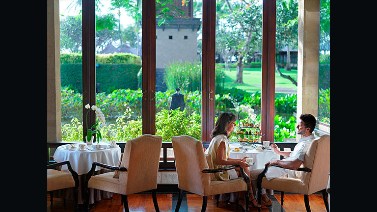 Guests in Club InterContinental-level accommodations have access to an exclusive lounge that serves complimentary breakfast, afternoon tea and more.