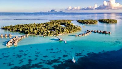 Le Taha'a by Pearl Resorts is located on Motu Tautau between the islands of Taha'a and Raiatea.