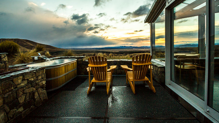 SkyScape features an outdoor cedar soaking tub.