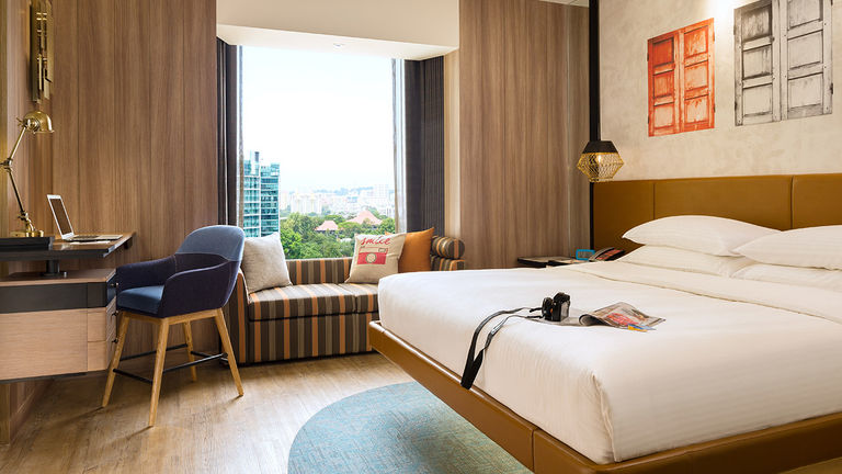 Guestrooms have a hip 1960s-era feel.