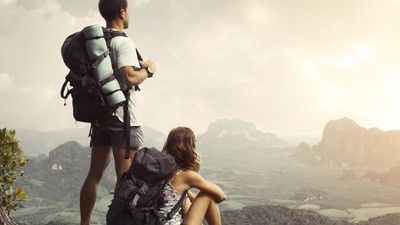 Hikers on edge of cliff // © 2013 Thinkstock F