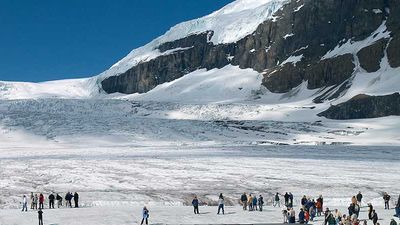 Families can experience Columbia Icefield with a tour from Brewster Travel Canada. // © 2015 Brewster Travel Canada f