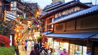 While in Japan, observe your surroundings and show respect. // © 2015 Thinkstock 2