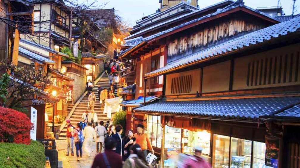 While in Japan, observe your surroundings and show respect. // © 2015 Thinkstock 2