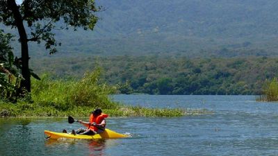 Travelers can kayak on Lake Nicaragua to a private islet. // © 2015 Nicaragua Adventures 2