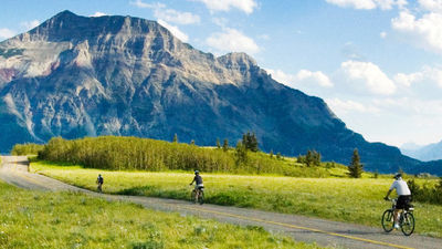 Experienced cyclists are often encouraged to ride ahead of the group. // © 2016 Trek Travel 2
