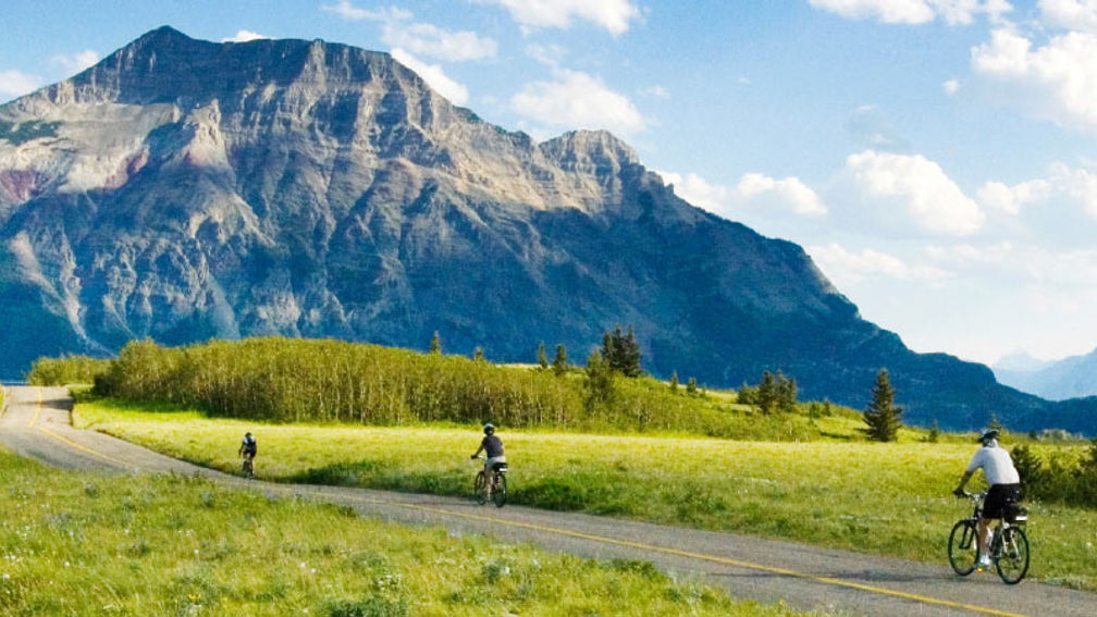 Experienced cyclists are often encouraged to ride ahead of the group. // © 2016 Trek Travel 2