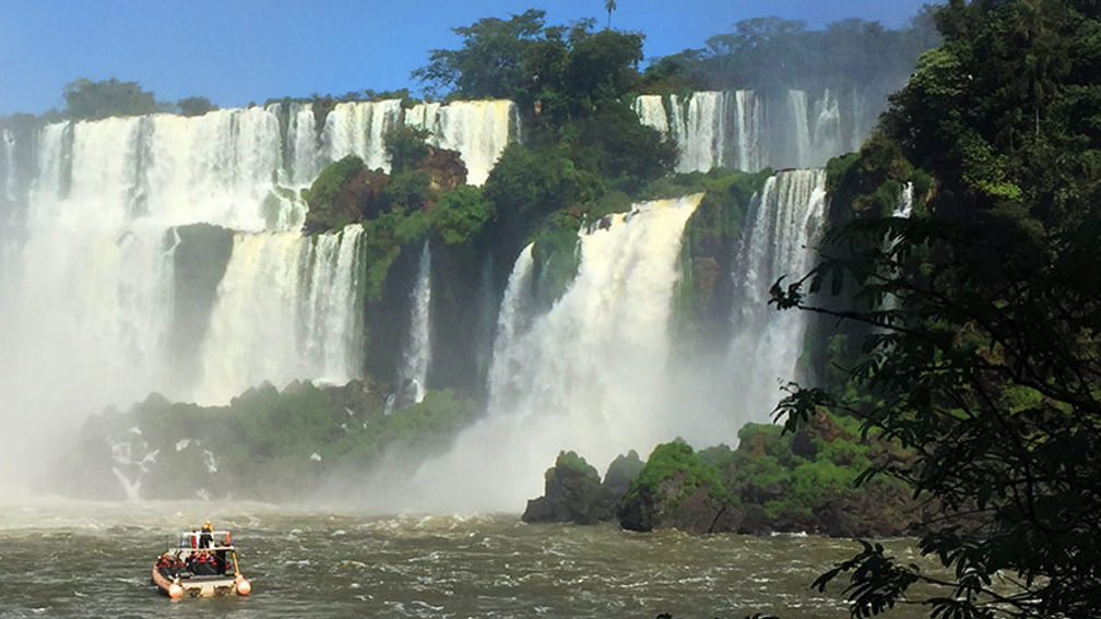 Iguazu Falls spans the border between Argentina and Brazil. // © 2016 Kenneth Shapiro 3