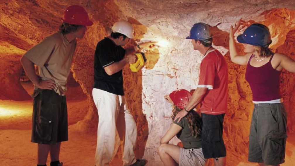 Hotels offer guided tours of active mines. // © 2013 satc 2