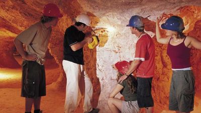 Hotels offer guided tours of active mines. // © 2013 satc 2