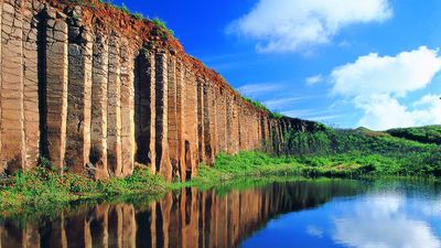 Qimei is known for its impressive basalt cliffs.