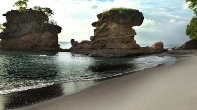 At Anse Chastanet Resort, couples can choose from multiple wedding locations, including one of two beautiful beaches. // © 2014 Rendezvous Resort