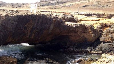 While Aruba’s famous Natural Bridge collapsed in 2005, guests can still visit the limestone Baby Bridge near Andicuri Beach. // © 2014 Nila Do Simon