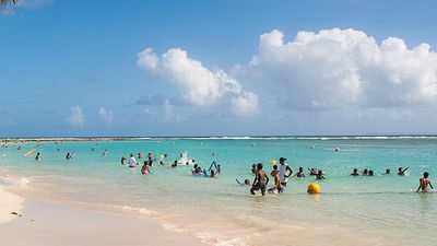 Plage Caravelle, a picturesque beach outside of Guadeloupe’s Saint Anne // © 2017 Creative Commons user lucam