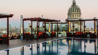 The rooftop pool of Havana’s Hotel Saratoga // © 2016 Hotel Saratoga