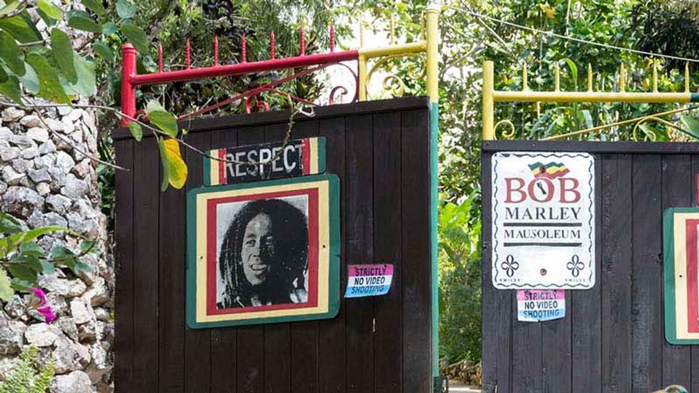 MarijuanaTourismJamaica_FEATURE