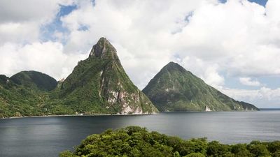 Charter a sailboat and propose in Saint Lucia’s Marigot Bay. // (c) 2014 Thinkstock F