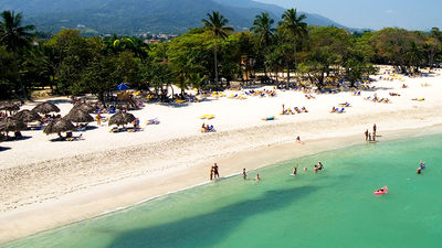 Bask in the sunshine at Costa Dorada beach. // © 2015 Dominican Republic Ministry of Tourism