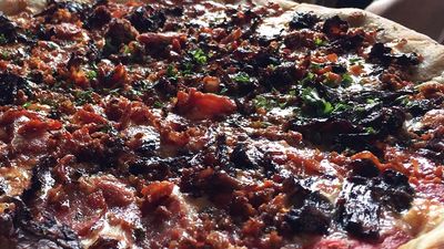 Pirilo Pizza Rustic is a favorite among locals and visitors. // © 2016 Mary Welch