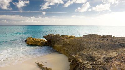 The island offers numerous beaches ideal for a day in the sun. // © 2015 St. Maarten Tourism Bureau