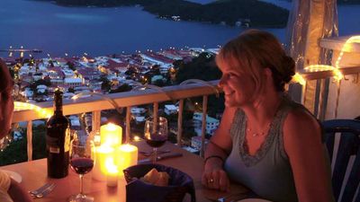 Delectable local fare and beautiful sea views draw guests to Mafolie Hotel & Restaurant. // © 2015 United States Virgin Islands Department of Tourism