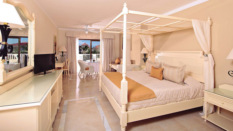 A guestroom at Grand Bahia Principe Aquamarine