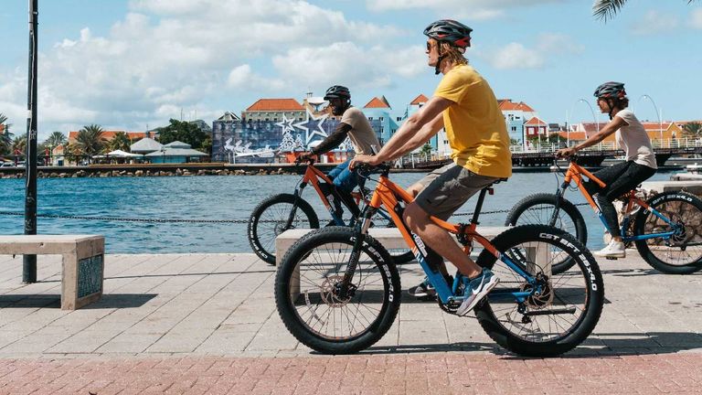 The Willemstad E-Bike City Tour in Curaçao includes visits to the Queen Emma bridge and the Governor’s Palace at Fort Amsterdam.