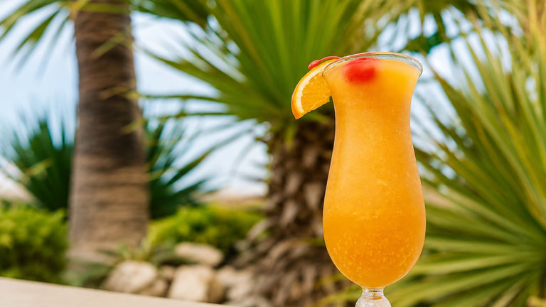 The Nacio Smiles is a vodka- and rum-based Manchebo Breeze and Amaretto and peach schnapps-infused cocktail.