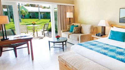 Guestrooms at Elbow Beach Resort have been updated with fresh decor and new flooring. // © 2015 Elbow Beach Resort 3