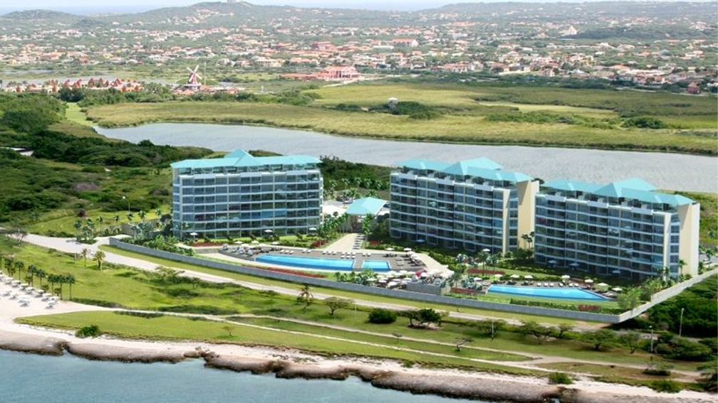 Blue Residences will include a private beach, two infinity swimming pools and other on-site amenities. // © Blue Residences F