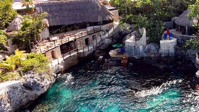 Rockhouse in Negril, Jamaica, has cliffside thatched room villas but no televisions or phones. // © 2017 Rockhouse