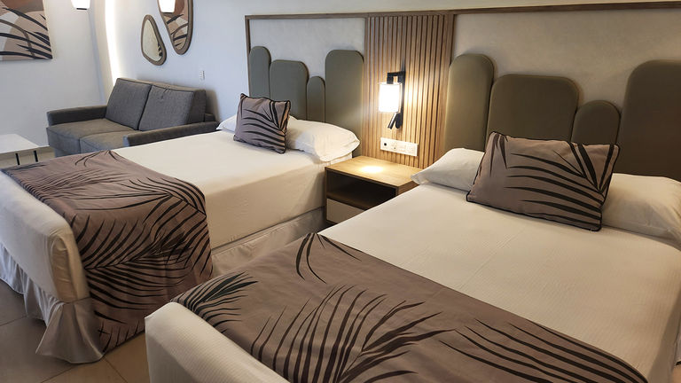 A double room at Hotel Riu Palace Aquarelle